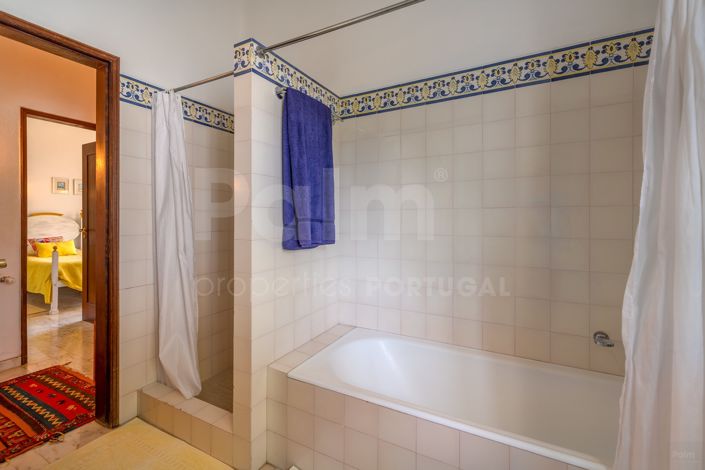 Image No.10-8 Bed Villa for sale
