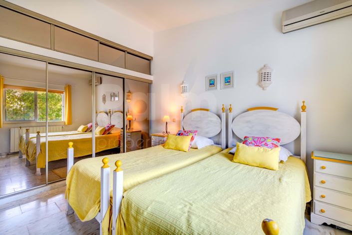 Image No.12-8 Bed Villa for sale