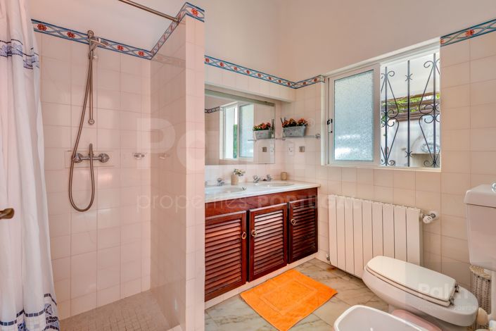 Image No.17-8 Bed Villa for sale