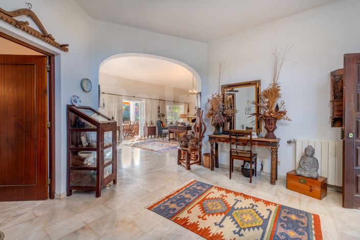 Image No.38-8 Bed Villa for sale