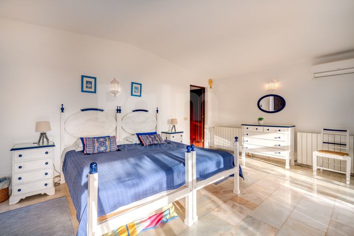 Image No.44-8 Bed Villa for sale