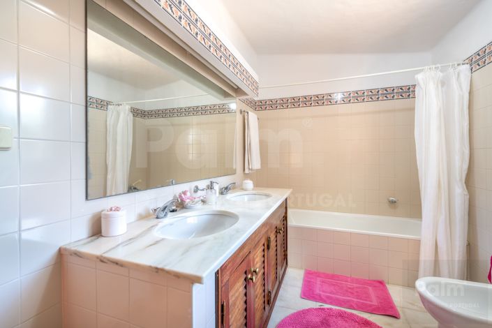 Image No.8-8 Bed Villa for sale