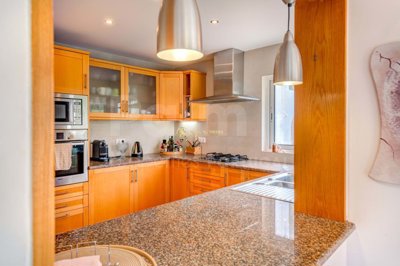 1706-649235-4017d2f44a169e2070a298ad08d2a2828