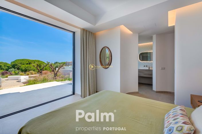 Image No.58-4 Bed Villa for sale