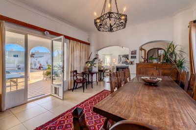 1706-654712-4017d2f44a169e2070a298ad08d2a2828