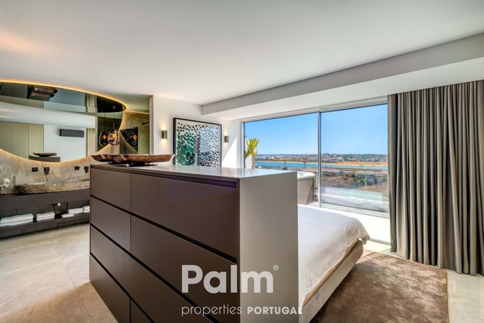 Image No.25-6 Bed Apartment for sale