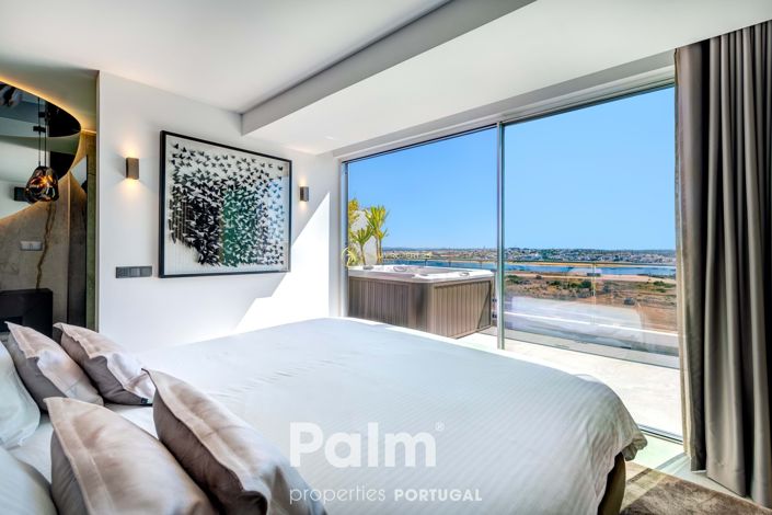 Image No.26-6 Bed Apartment for sale