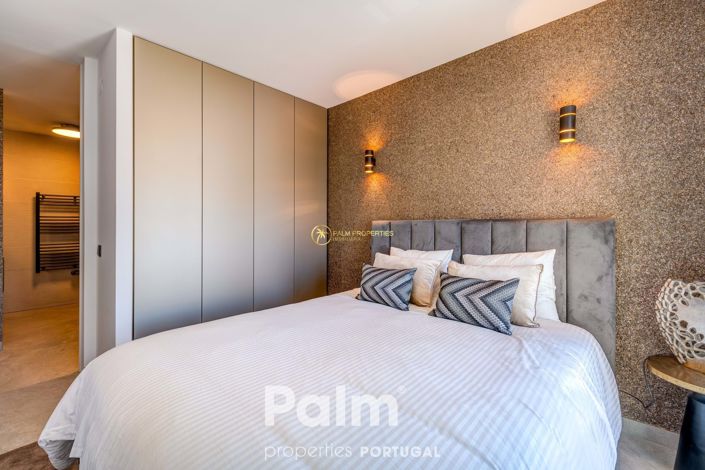 Image No.20-4 Bed Apartment for sale