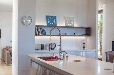 1706-661010-4017d2f44a169e2070a298ad08d2a2828