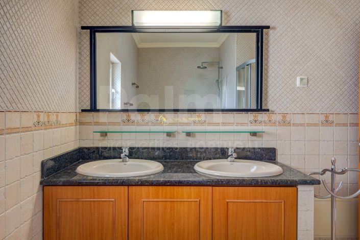 Image No.12-5 Bed Villa for sale