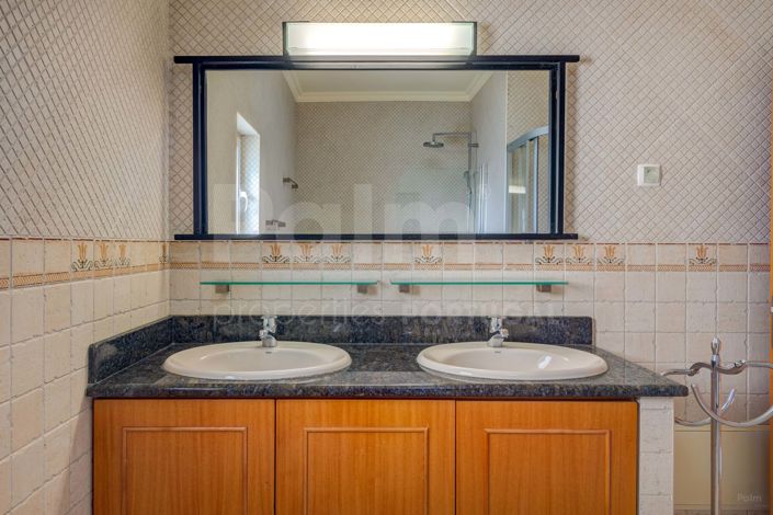 Image No.12-5 Bed Villa for sale
