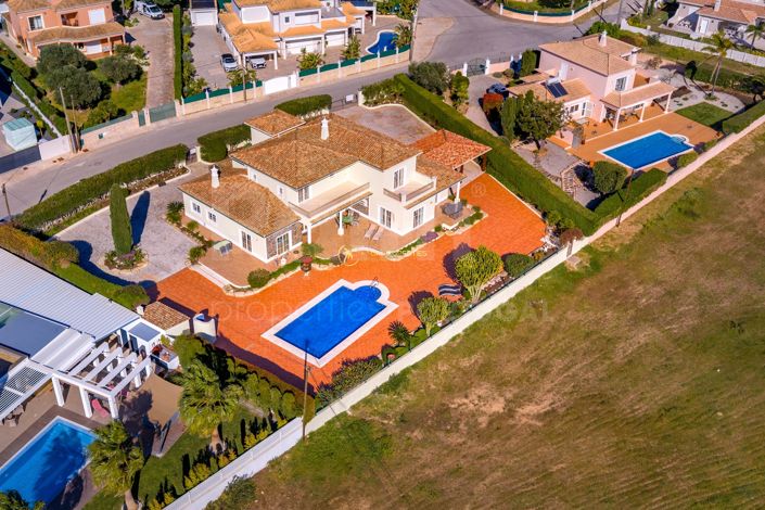 Image No.2-5 Bed Villa for sale