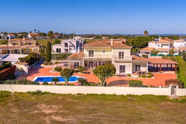 Image No.2-5 Bed Villa for sale