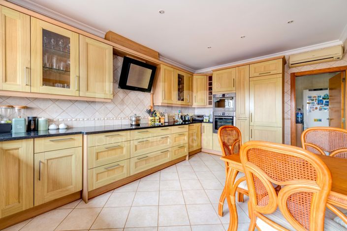 Image No.10-4 Bed Villa for sale