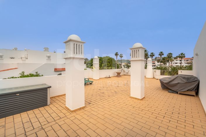 Image No.23-2 Bed Apartment for sale