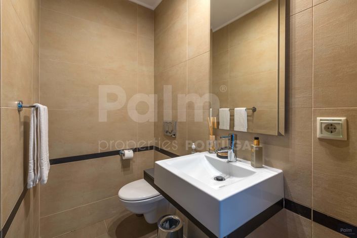 Image No.19-4 Bed Townhouse for sale