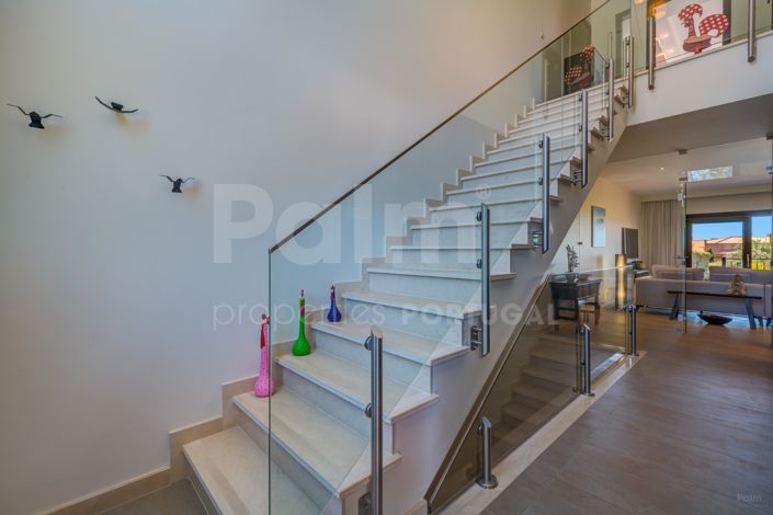 Image No.20-4 Bed Townhouse for sale