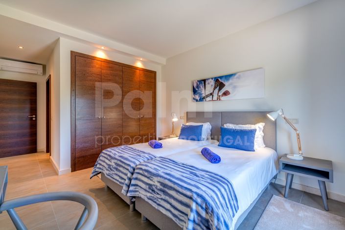 Image No.30-4 Bed Townhouse for sale