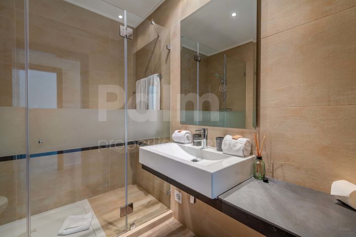 Image No.38-4 Bed Townhouse for sale