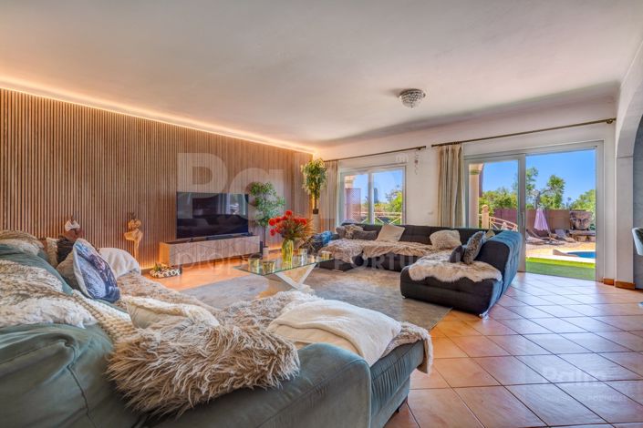 Image No.2-4 Bed Villa for sale