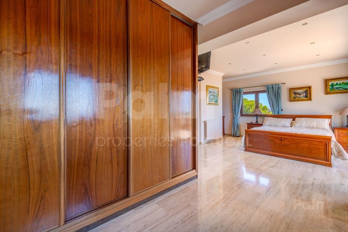 Image No.42-5 Bed Villa for sale