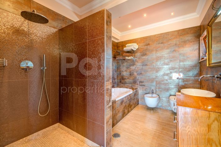 Image No.43-5 Bed Villa for sale
