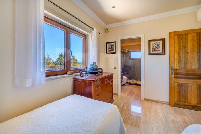 Image No.57-5 Bed Villa for sale