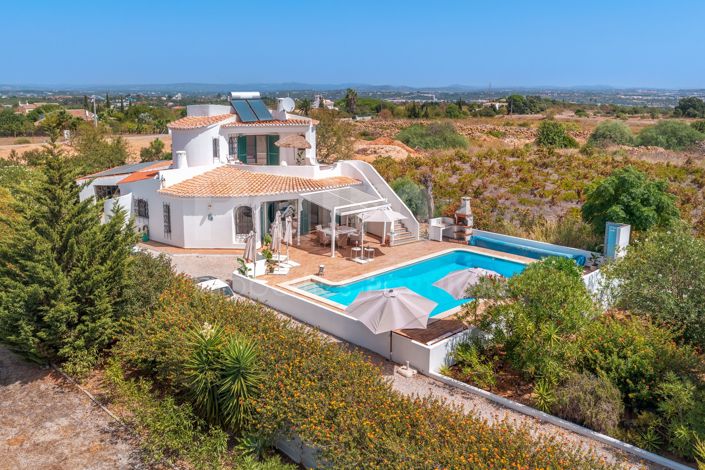 Traditional 3-Bedroom Villa with Pool | Between Vineyards & Ocean Views | Porches, Algarve