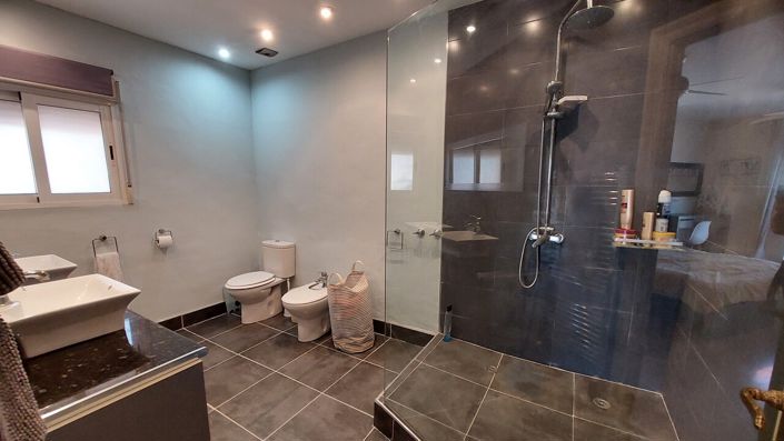 Image No.14-5 Bed Villa for sale