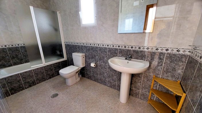 Image No.18-3 Bed Villa for sale