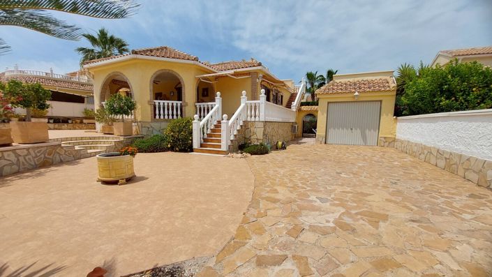 Image No.2-3 Bed Villa for sale