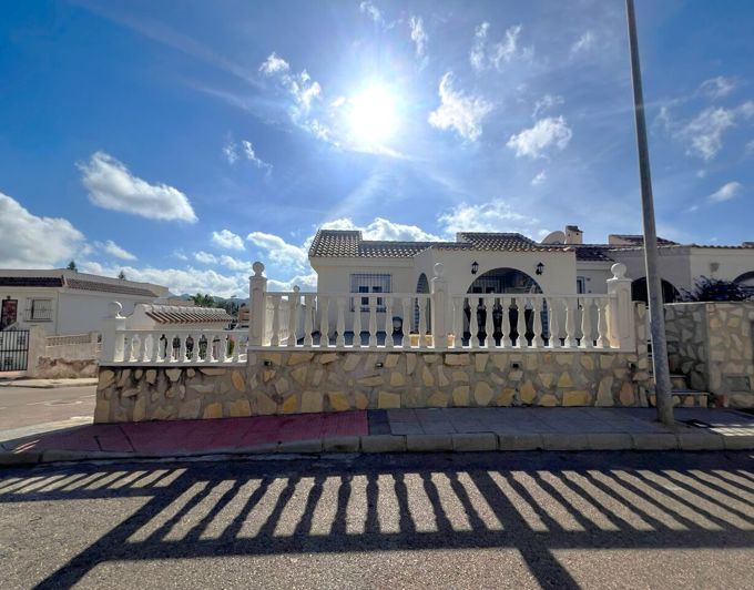 Image No.2-4 Bed Villa for sale
