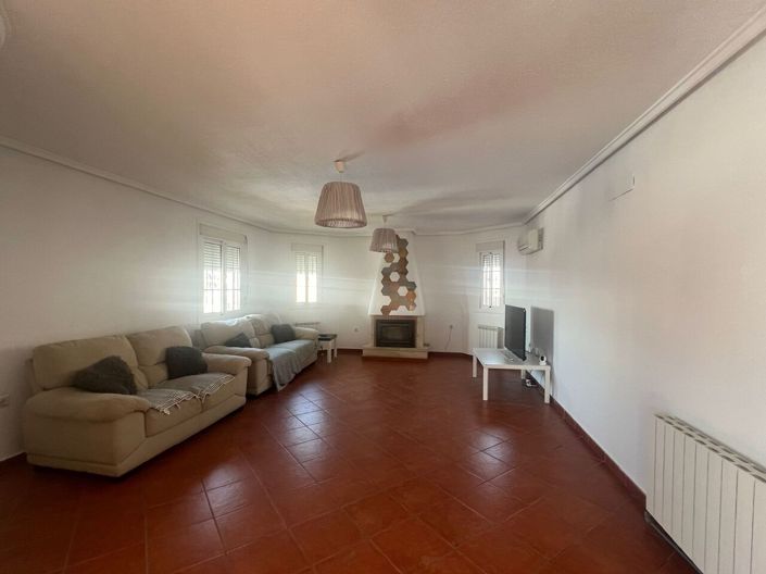 Image No.10-3 Bed Villa for sale