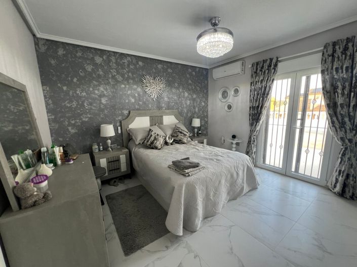 Image No.20-3 Bed Villa for sale