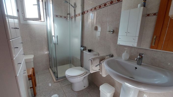 Image No.18-3 Bed Villa for sale