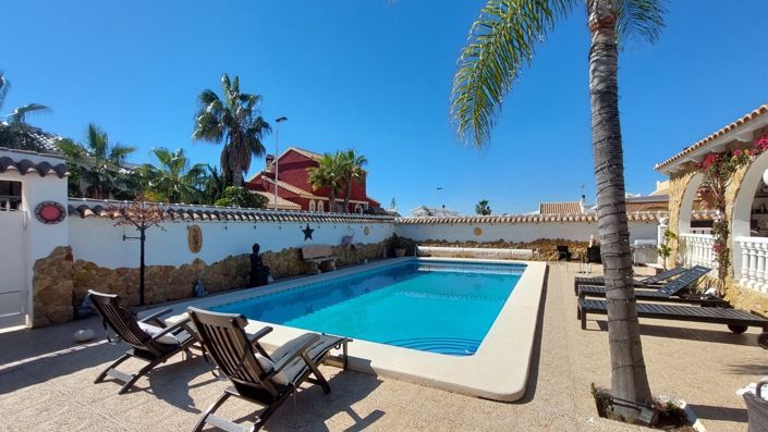 Image No.25-2 Bed Villa for sale