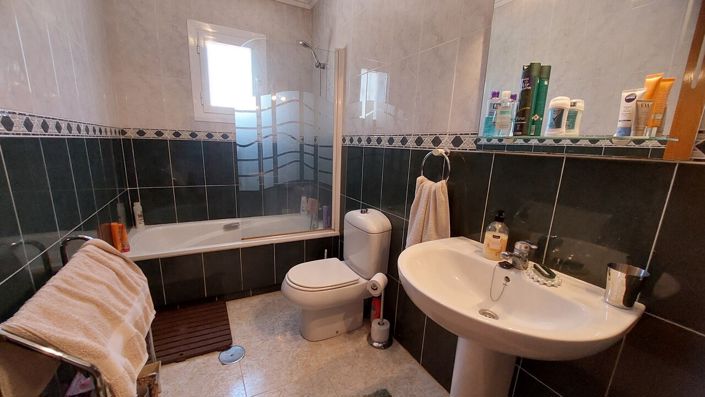 Image No.18-3 Bed Villa for sale