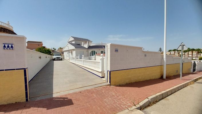 Image No.35-3 Bed Villa for sale