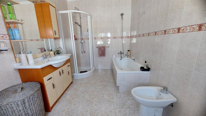 Image No.26-3 Bed Villa for sale