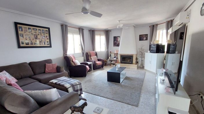 Image No.2-3 Bed Villa for sale