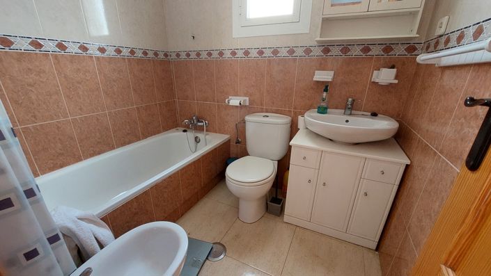 Image No.14-2 Bed House for sale