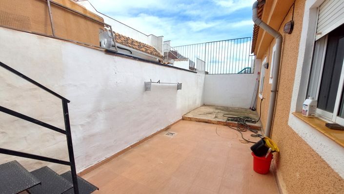 Image No.17-2 Bed House for sale