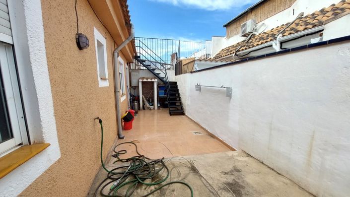 Image No.18-2 Bed House for sale
