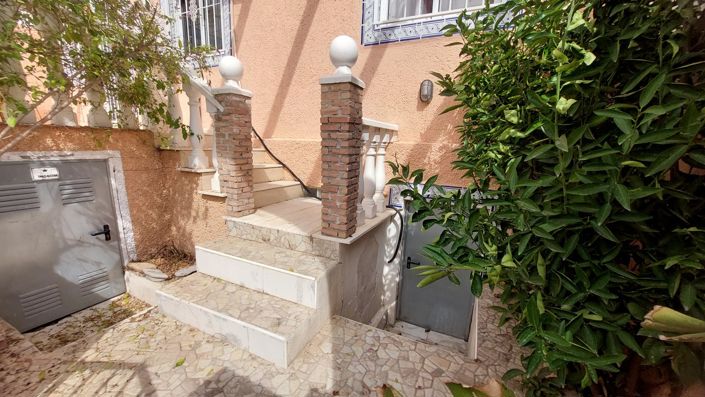 Image No.4-2 Bed House for sale