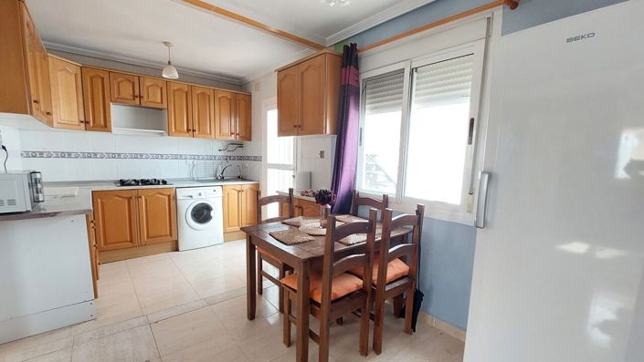 Image No.9-2 Bed House for sale
