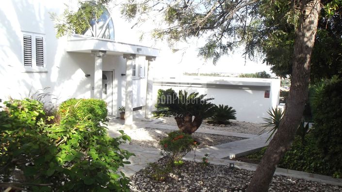 Image No.2-4 Bed Villa for sale