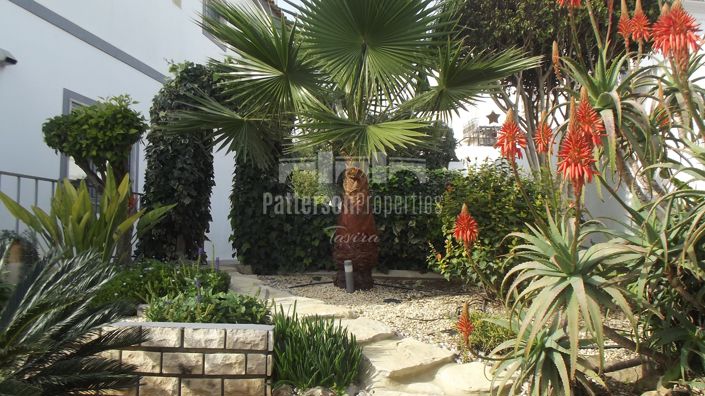 Image No.2-4 Bed Villa for sale