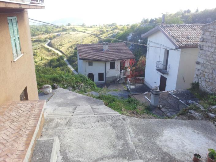 Image No.30-2 Bed House for sale