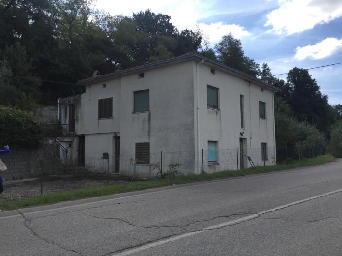 Image No.1-4 Bed House for sale