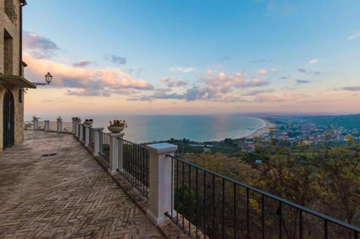 Image No.30-4 Bed House for sale